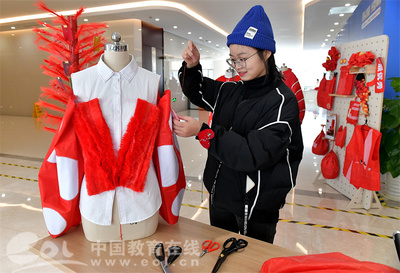 浙紡服院服裝數(shù)字化“未來工廠”亮相寧波時尚節(jié)，引領(lǐng)智能時尚新未來